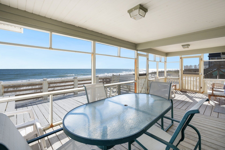 Outdoor dining 2, Laughin Place Ii 2 Bedroom Home by Peace Vacations, Georgetown