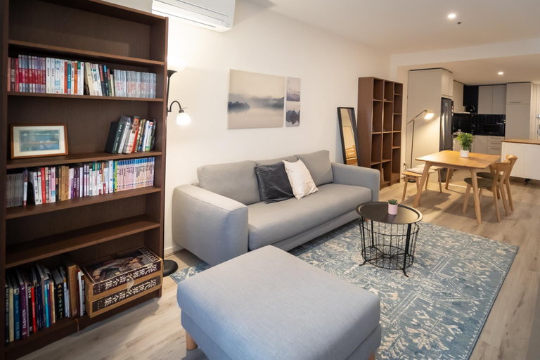 Separate living room 2, Convenient 2-Bed Apartment in Melbourne's Heart, Melbourne