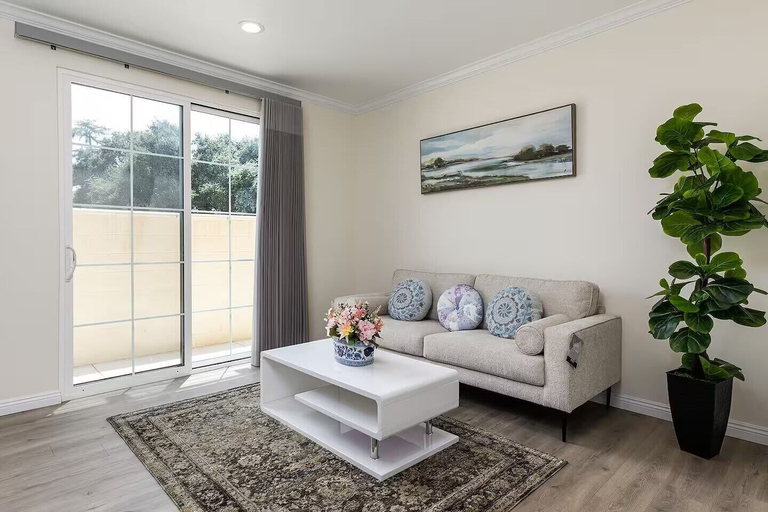 Room 2, Bright Pasadena Getaway w Patio Near Old Town, Los Angeles