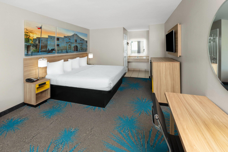 Bedroom 3, Days Inn by Wyndham Temple, Bell