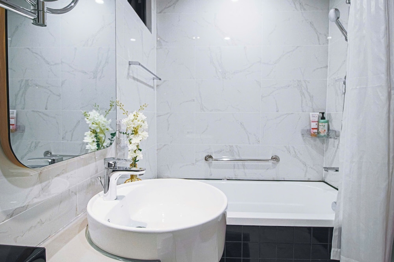 Bathroom 4, LuSSO Suites - D1mension & Zenity Tower, District 1