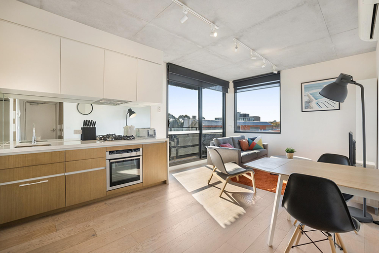 Others 3, Comfy 2-Bed Balcony Unit near Iconic Chapel St, Melbourne