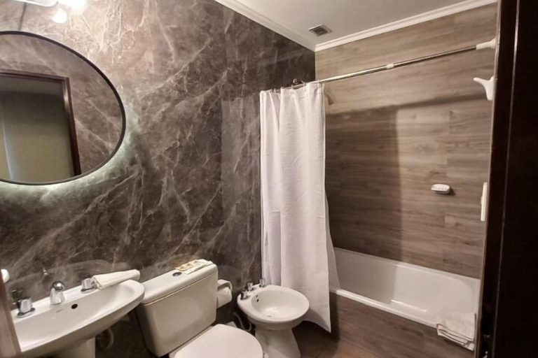 Bathroom 4, Hosteria Puerto San Julian, Lago Argentino