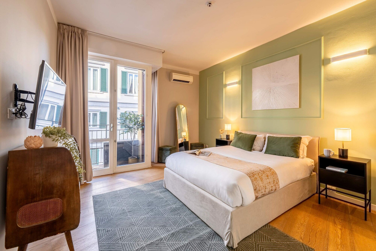 Others 4, Central 3BD Apartment near Teatro Verdi, Florence