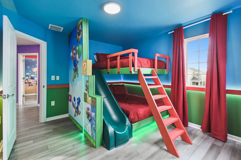 Room 2, 5 BD En-suites, Game Room, Pool, Sleeps 14, Disney, Lake