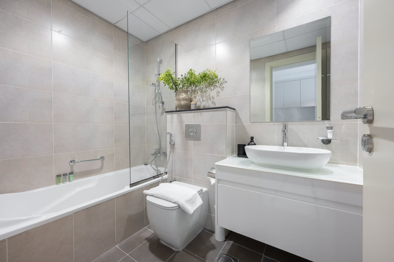 Room 2, Spacious Studio in Carson C - Damac Hills, Dubai