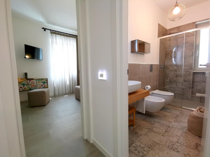 Bathroom 3, Villa Nucci, Brindisi