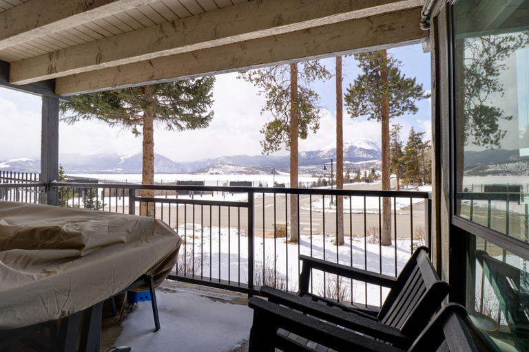 Outdoor spa tub, E101 Lake Cliffe 2 Bedroom Condo, Summit