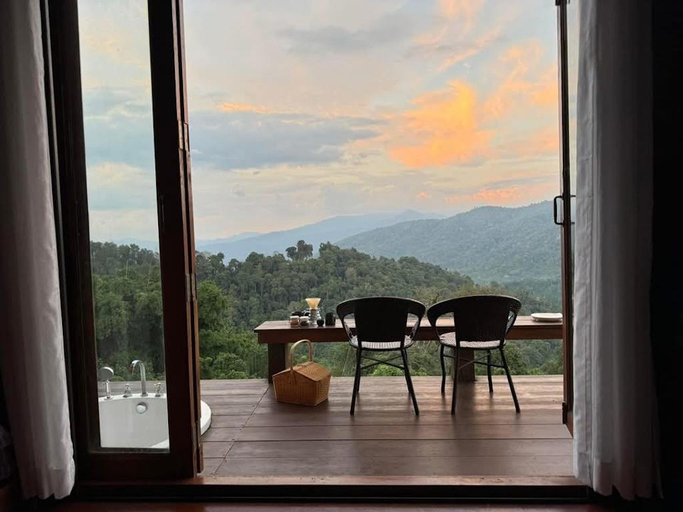 3, Thammachart ( The Nature ), Mae Taeng