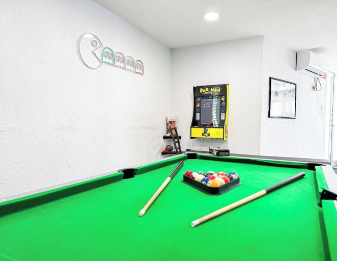 Room 3, Relax Play Pool Games Prime Location, Broward