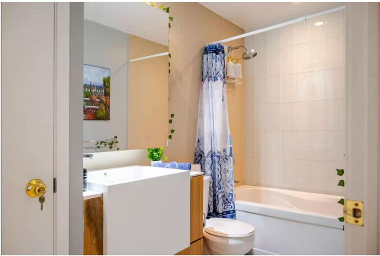 Bathroom 3, HostlyStays Luxury Suites, Toronto