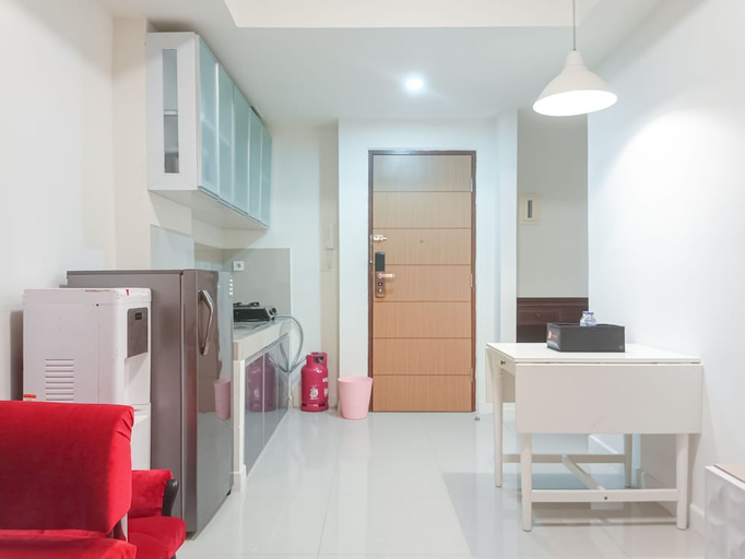Living Area 5, Comfortable And Tidy 2Br At Vida View Apartment, Makassar