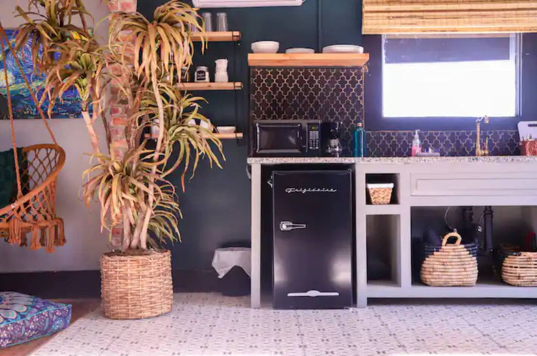 Private kitchenette, Casa Mina 3 Central Rio Grande Historic Dist, El Paso
