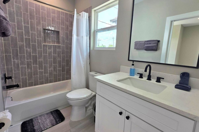 Bathroom 3, Houston Fifa 3BR Stay Near Downtown, Houston