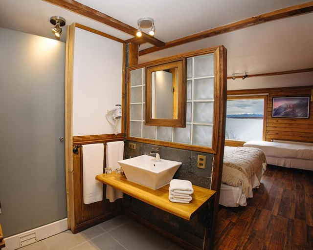 Bathroom 4, Weskar Lodge Hotel, Última Esperanza