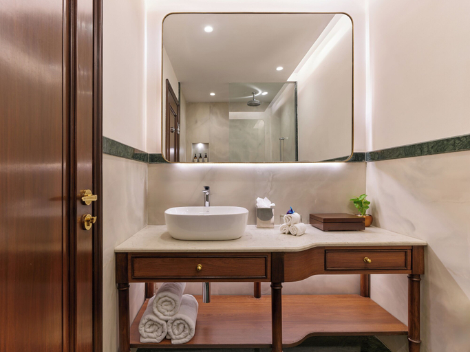 Bathroom 5, The Ummed Ahmedabad Airport, Ahmadabad