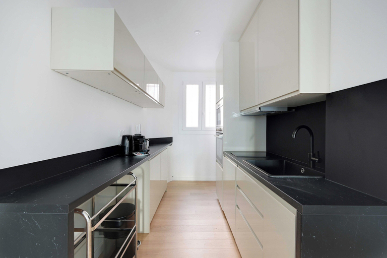 Private kitchen, Superb apt A/C - 2br/6p - St Germain-des-pres, Paris