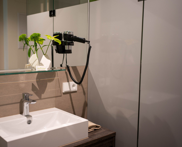 Bathroom 4, eee hotel Gunskirchen, Wels Land