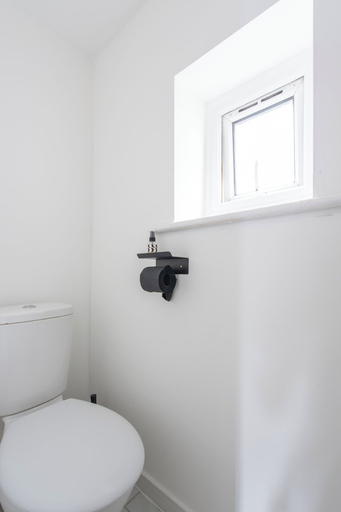Bathroom 3, Apartment - Stay 6 - Parking - Petsok - Stratford, London