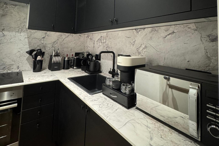 Private kitchen 4, Central Apartment - Sleeps 2 & Private Patio, London