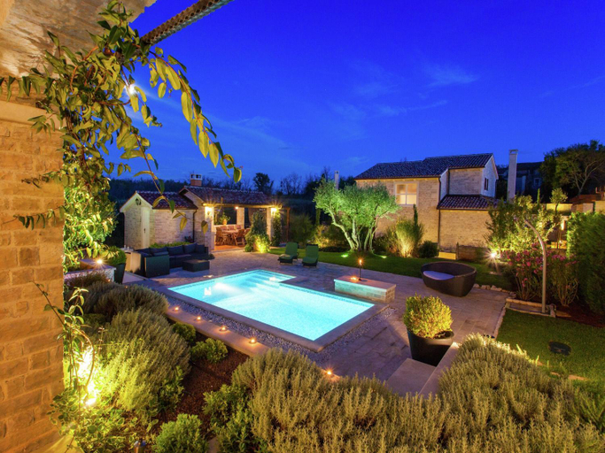 Sport & Beauty 2, Villa in Baderna with Private Pool, Poreč