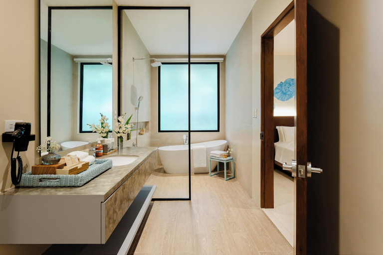 Bathroom 4, Discovery Coron, Coron