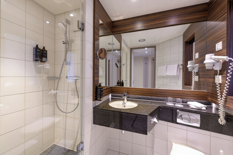 Bathroom 5, Mercure Hotel Berlin City, Berlin