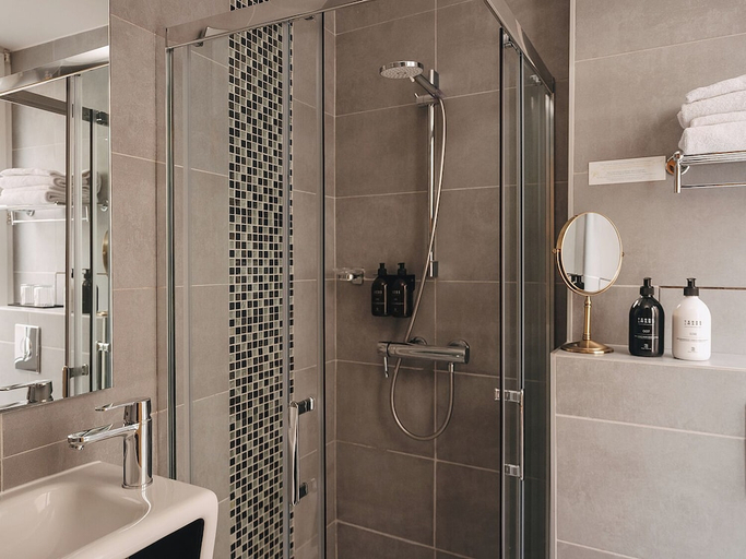 Bathroom 2, Hôtel Belloy, Paris