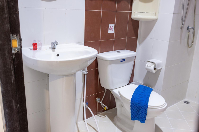 Bathroom 4, Baan Yuyen Karon Guesthouse, Pulau Phuket