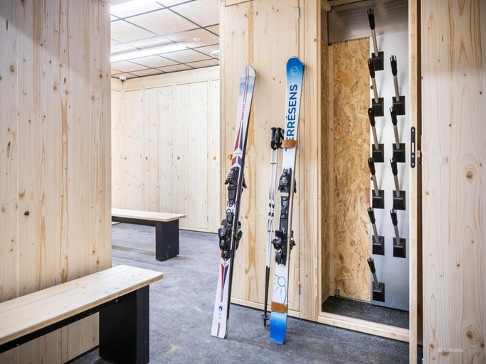 Interior 3, Apartment in Fornelet with Ski-InSki-Out Access, Savoie