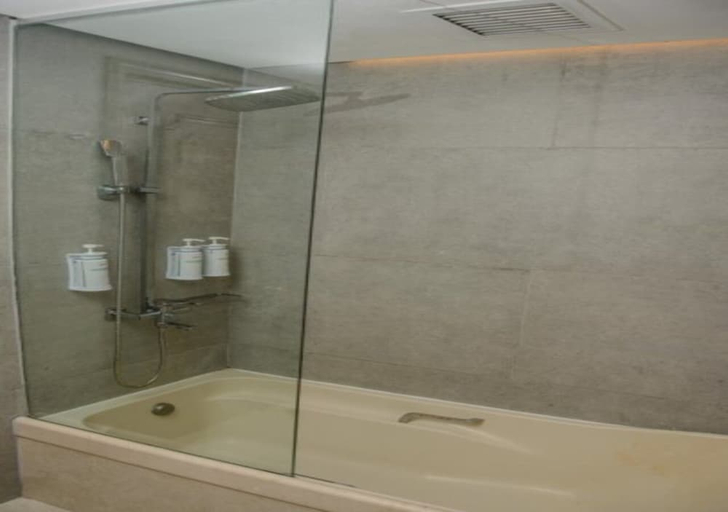 Bathroom 3, Radisson Montevideo Victoria Plaza Hotel, Montevideo