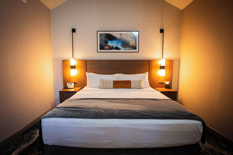 Bedroom 3, Rain Rock Casino Resort Hotel, Siskiyou