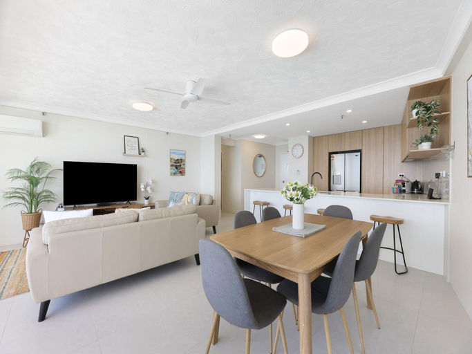 3, Beachfront Stylish Apartment with Ocean Views, Gold Coast