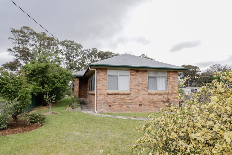 Exterior 3, Cosy Sun-Filled Cottage, Tenterfield