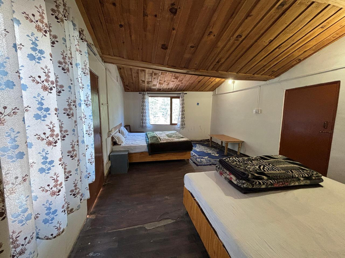 Bedroom 1, Skylark huts, Kullu