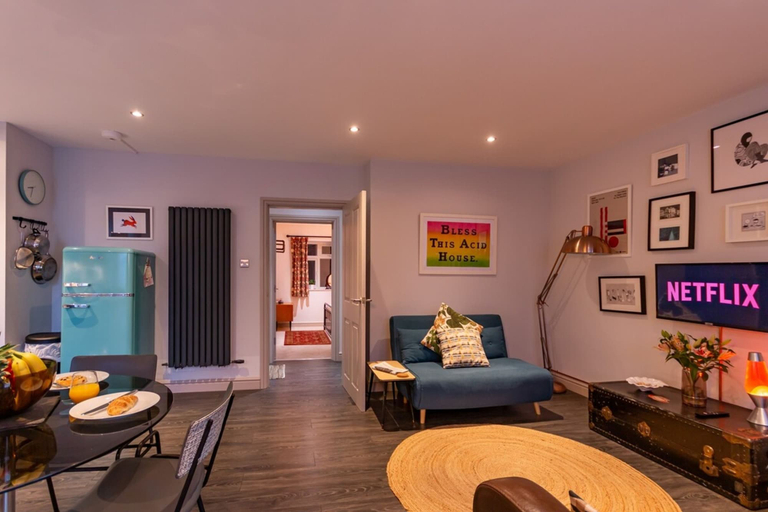 Room 2, Walpole Bay 2 bed Stunning Garden Apt By Adliv, Kent