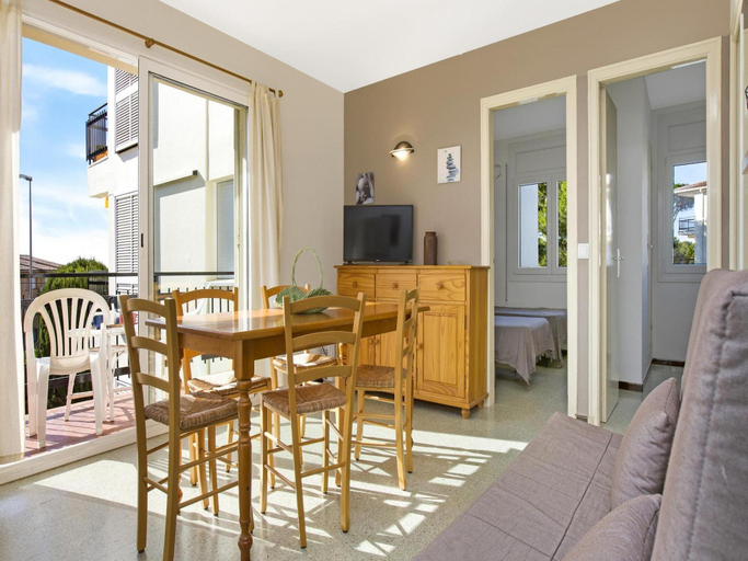 5, Apartment in Spain Near Sandy Beach, Girona