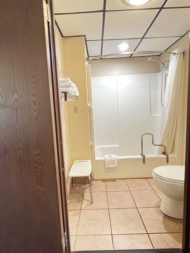 Bathroom 3, Hometown Inn & Suites, Washington