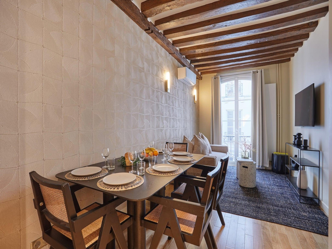 Others 4, New apartment Center of Paris Place de la Bourse, Paris