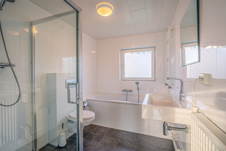 Bathroom, Cozy Detached Bungalow for 4 Persons, Texel