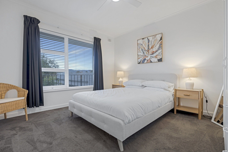 Room 5, 3-bed Campbelltown Stay With Private Balcony, Adelaide