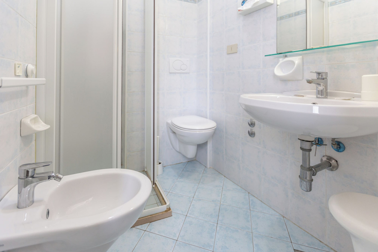 Bathroom 4, Hotel Airone, Rimini