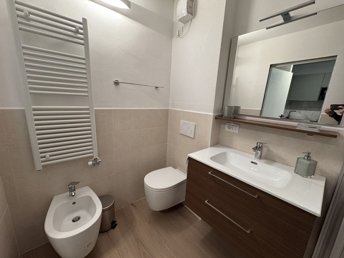 Room 5, 077 Moderno Monolocale Giustino, Trento