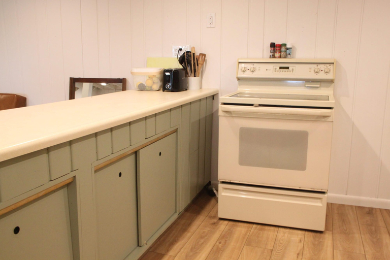 Room 4, Miner Lake Lakefront Beach Cottage for Family Fun, Allegan