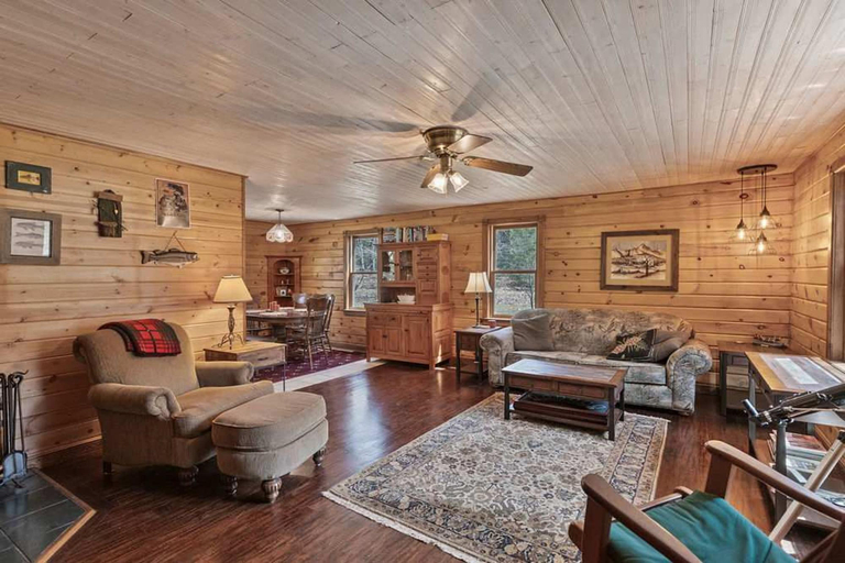 Room 4, Manistee Cabin in Manistee, Manistee
