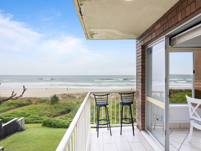 Others 3, Wake to Waves in Spacious 3-Bed Beachfront Unit, Gold Coast