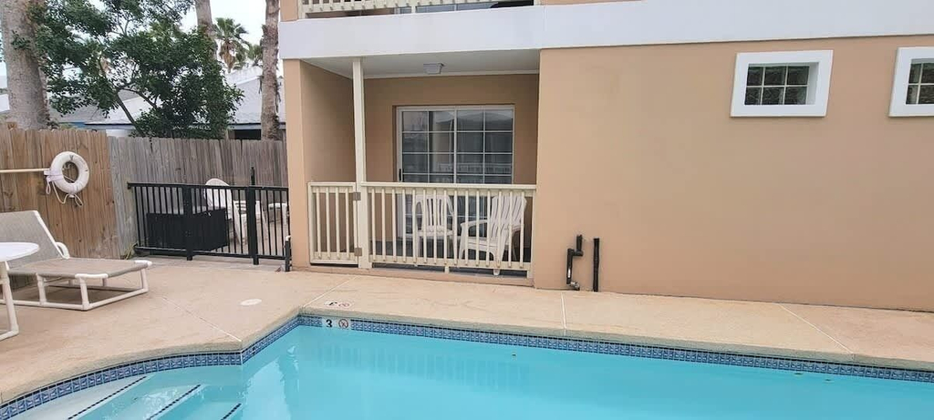 Pool 4, Block to Beach - Pool - Up to 6 - Families, Cameron