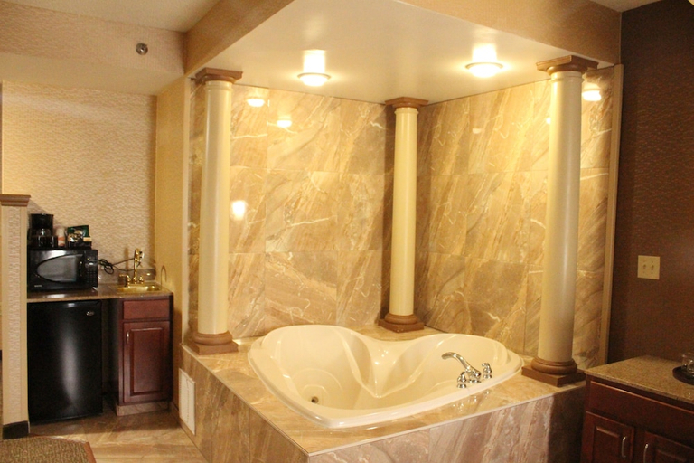 Bathroom 4, Quality Suites NYC Gateway, North Bergen