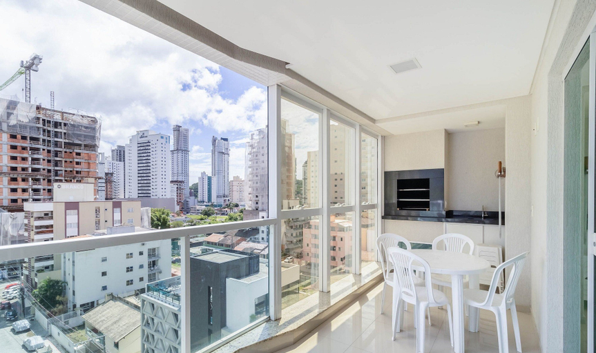 Outdoor dining, 3BR Balcony w/ BBQ 250m From Sea! Ggr0702, Itapema