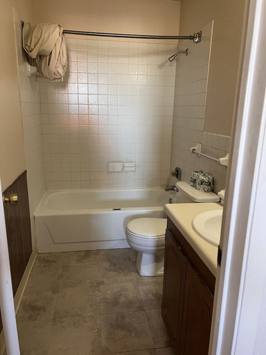 Bathroom, Hallmark Inn and Suites, Bell